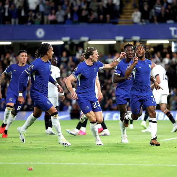 Sterling hits brace as Chelsea crush Luton to win first match