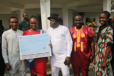 Miss Ngozi Kekwaru, a customer care staff of Eko Hotels, Lagos: at the event she was  honoured in Rivers State for returning $70,000 forgotten by a guest