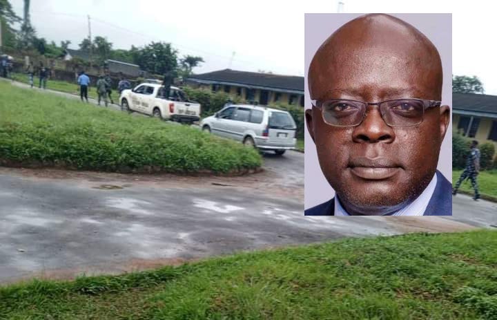 gun-toting policemen in Ijebu East council HQ, Ogbere. Inset Wale Adedayo