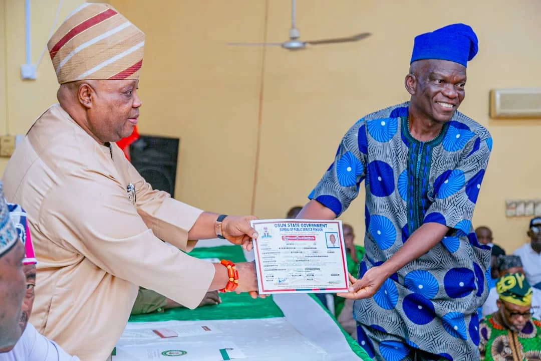 Osun governor Ademola Adeleke presenting certificate to one of the retirees