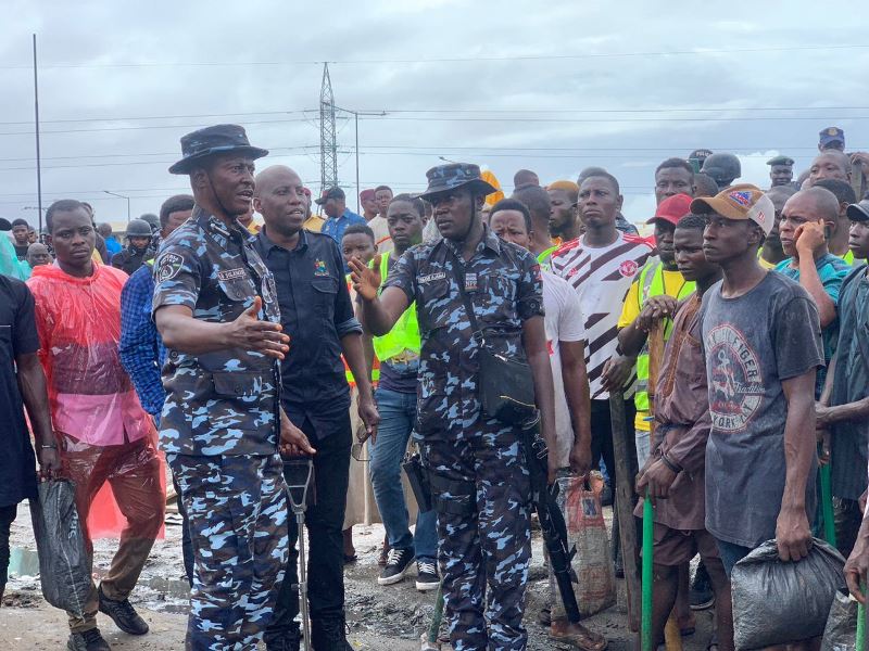 Special Intervention Team clears shanties along Lagos-Badagry Expressway