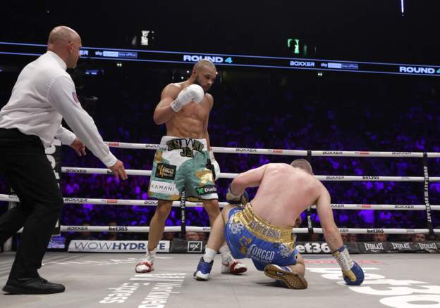 Eubank Jr knocks out Smith in 10th round