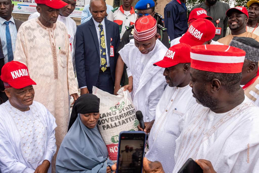 One of the governors, Abbah Yusuf, presenting palliatives to the less privileged in Kano