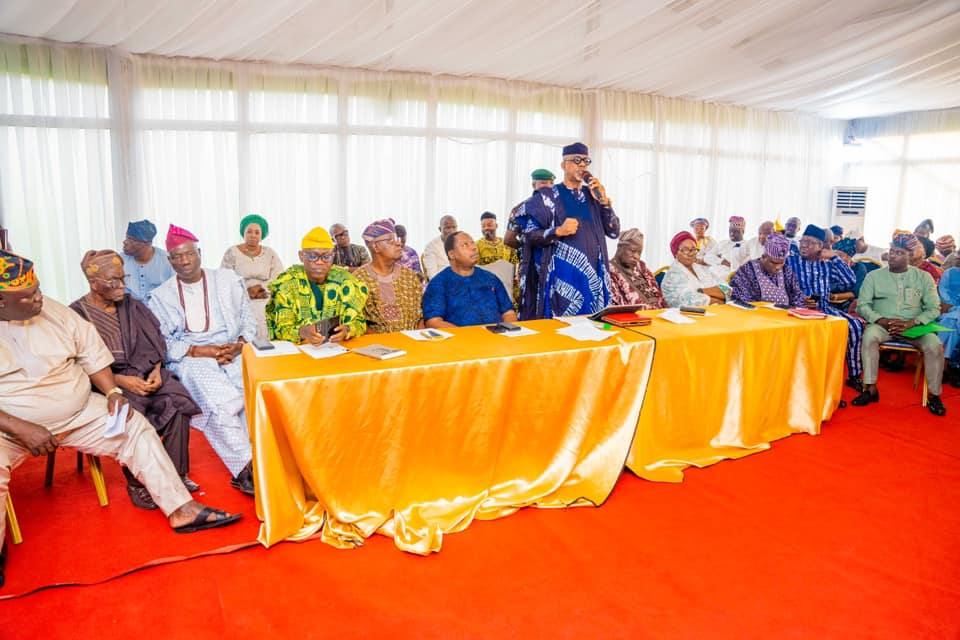 Governor Dapo Abiodun receiving members of faction of Ogun APC loyal to his predecessor, Ibikunle Amosun back into the mainstream of the party