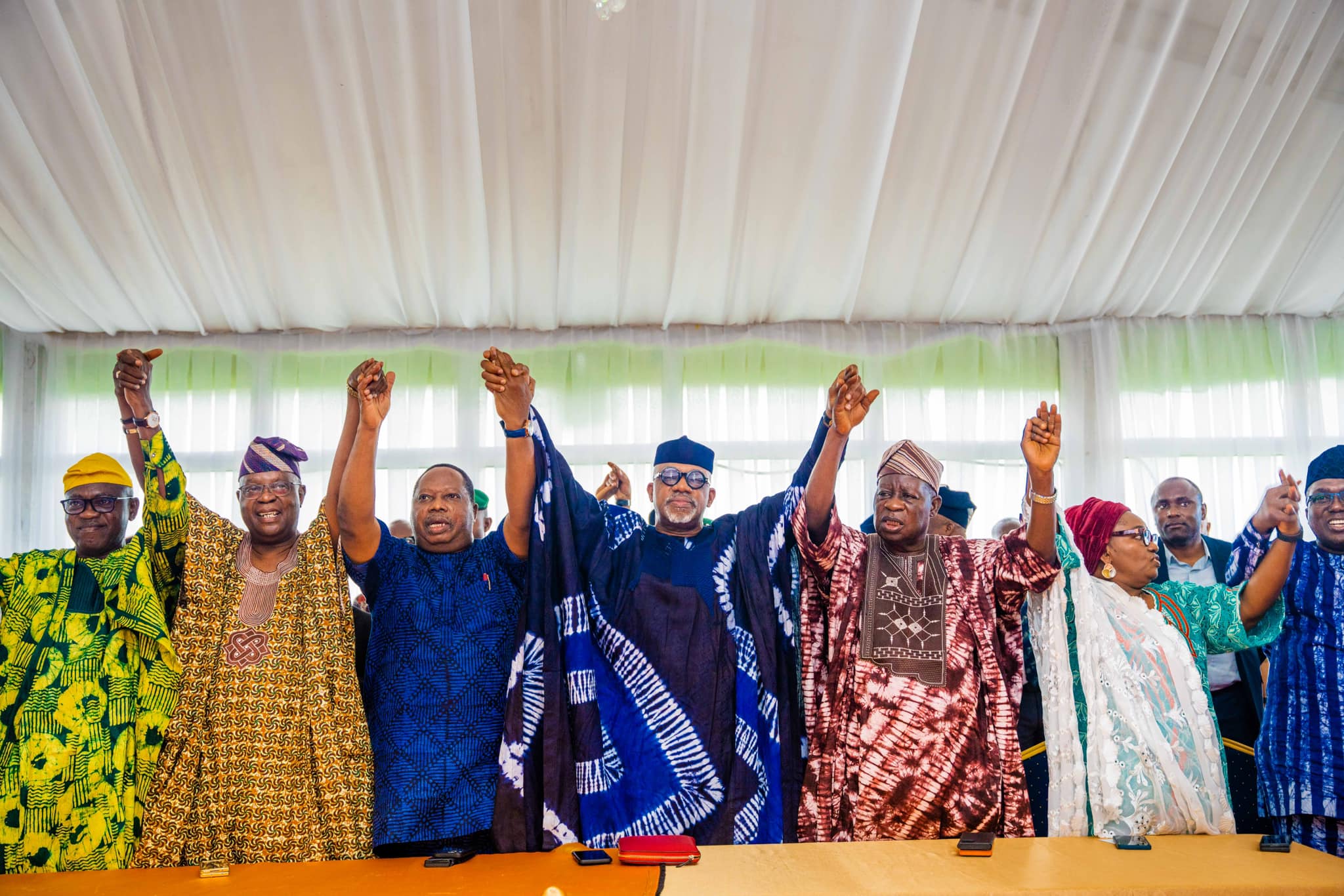 Governor Dapo Abiodun receives members of faction of Ogun APC loyal to his predecessor, Ibikunle Amosun back into the mainstream of the party