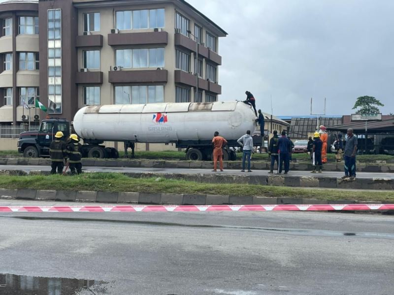 Massive gridlock as Lagos shuts Ojuelegba road to avert disaster after gas leakage 