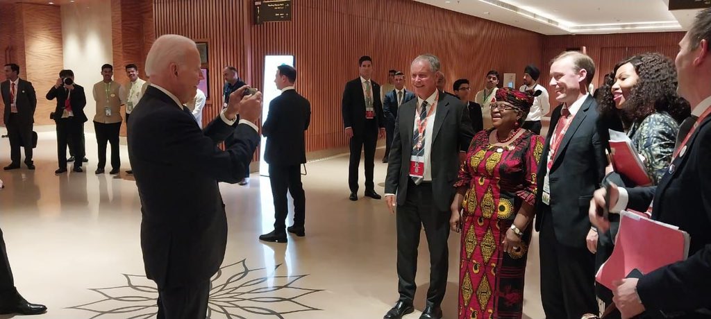 President Joe Biden taking a picture of the WTO DG Ngozi Okonjo-Iweala and her staff at the G20 Summit in India