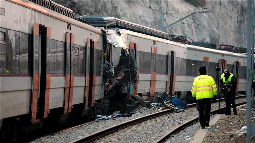 Train kills 4 persons in Barcelona