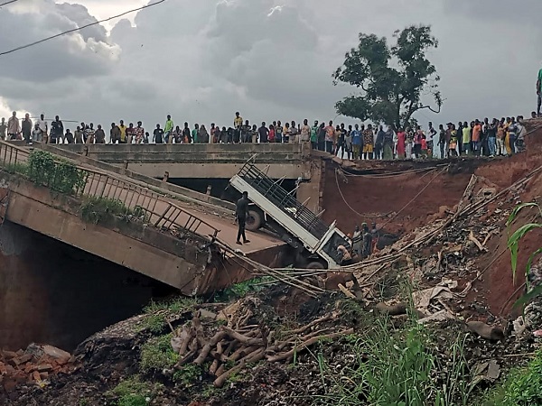 FG will reconstruct collapsed Enugu/Port Harcourt expressway bridge – Umahi