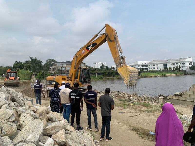 Lagos demolishes illegal Banana Island building