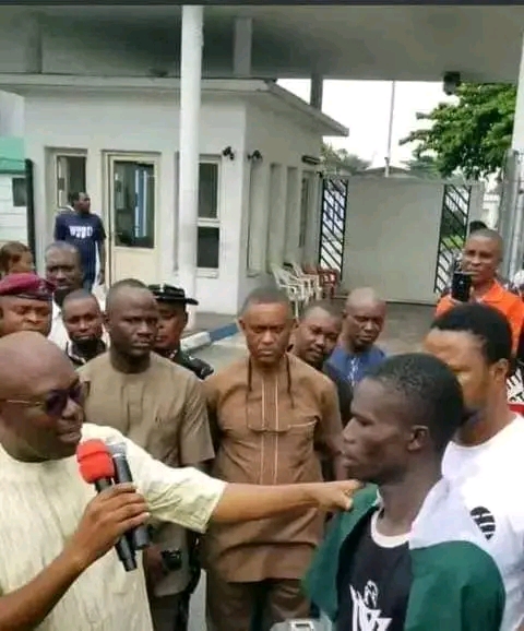 .Gov Siminalayi Fubara receives Promise Wosu,aka Wene who trekked 606 km from Lagos to Port Harcourt in quest for Guinness World Record.