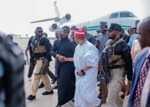Seyi Tinubu being welcomed to Kano by a state government official