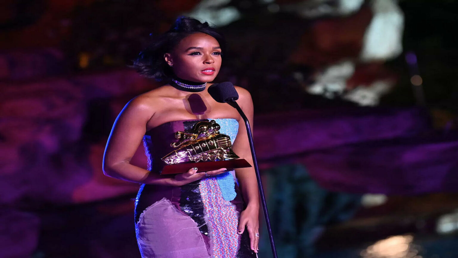 Sza Usher Win At 2023 Soul Train Awards Full Winners List Pm News 