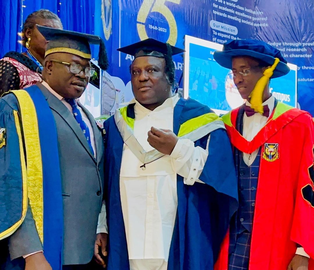 Fuji legend, Saheed Osupa graduates from Ibadan varsity