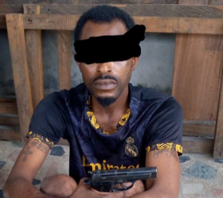 Vigilante operatives in Rivers apprehend one Sokipri Warmet alia Soki for allegedly disarming a police officer of his pistol
