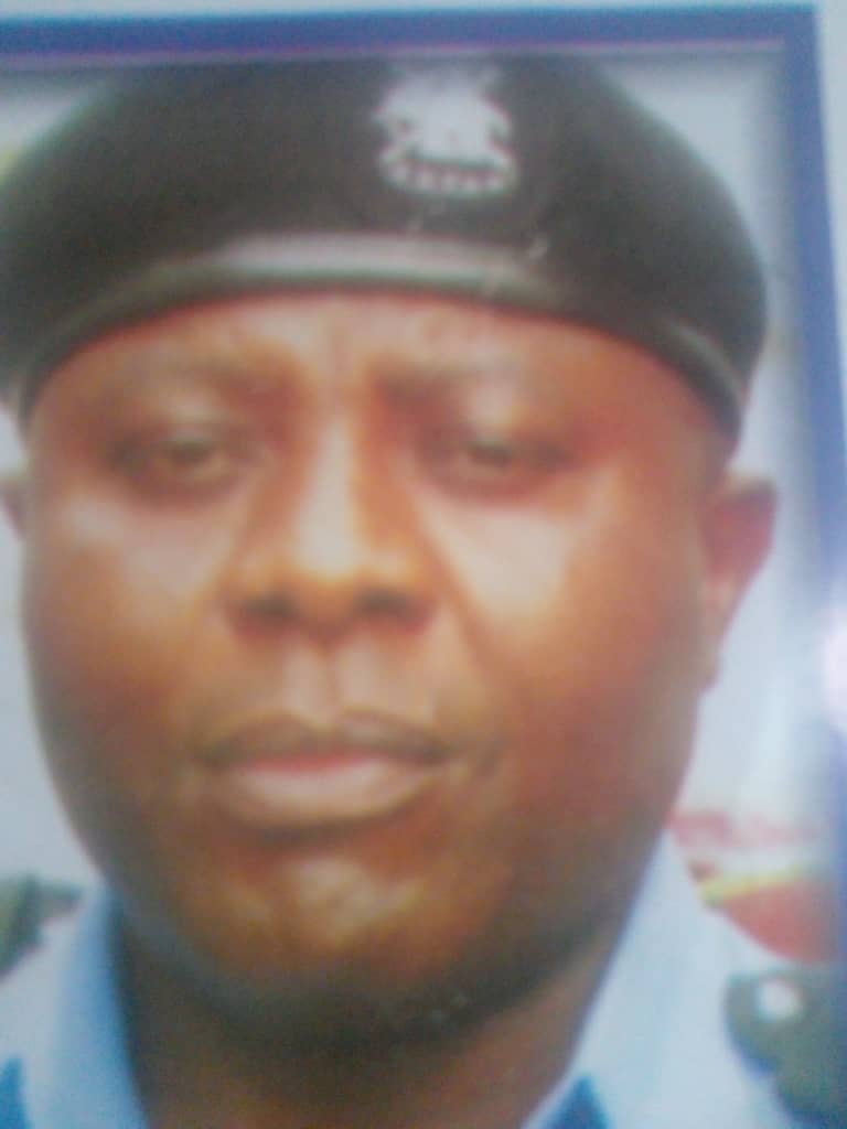 Lagos State Police Command removes the DPO of Gowon Estate for detaining Olumide Sonupe, a lawyer seeking bail for his client.