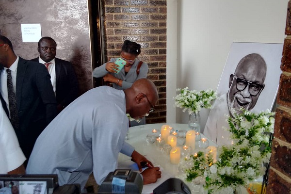 Aiyedatiwa signing the condolence register at the Ibadan home of late Akeredolu on Thursday