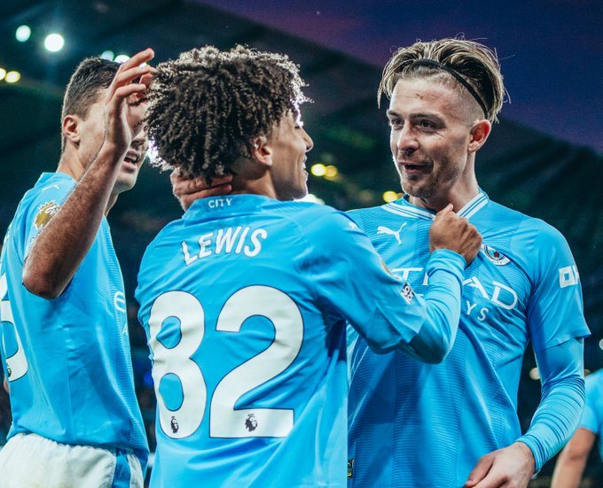 Fumbling Man City throw away two-goal lead to draw at Etihad