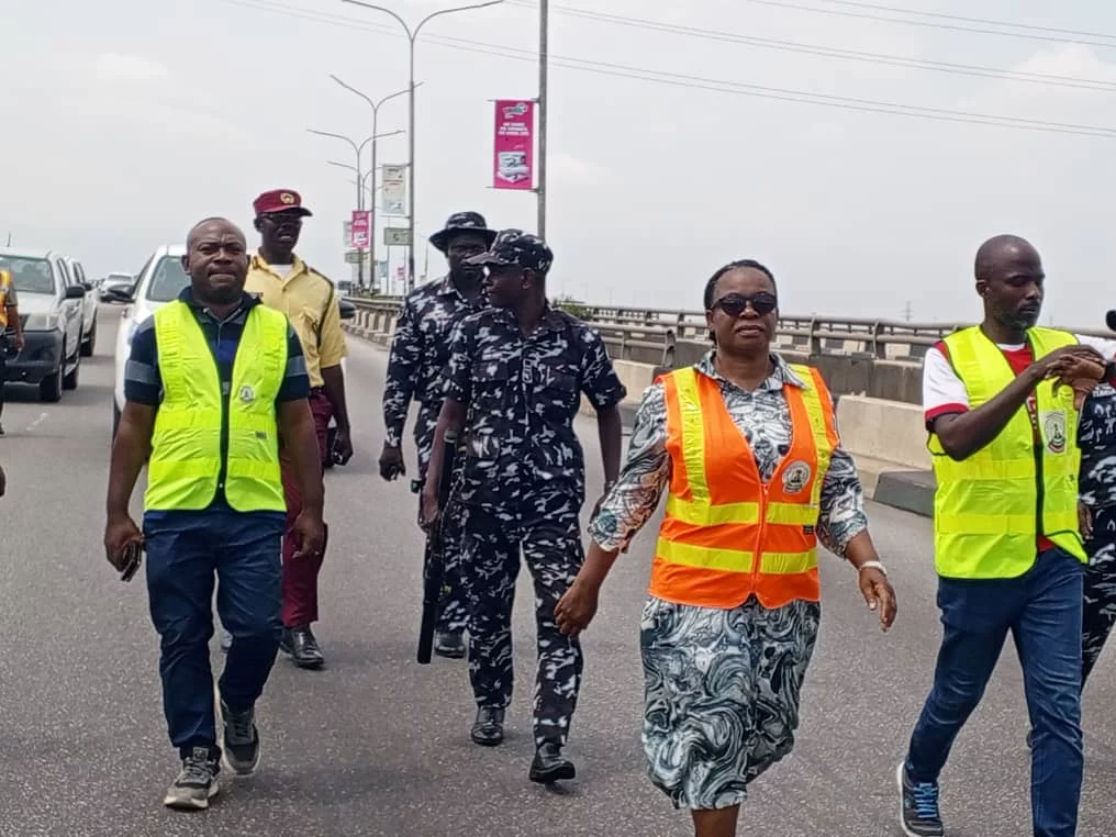 FG announces plans to close Iyana Oworonshoki-Adeniji Adele section of the Third Mainland Bridge in Lagos for repairs .
