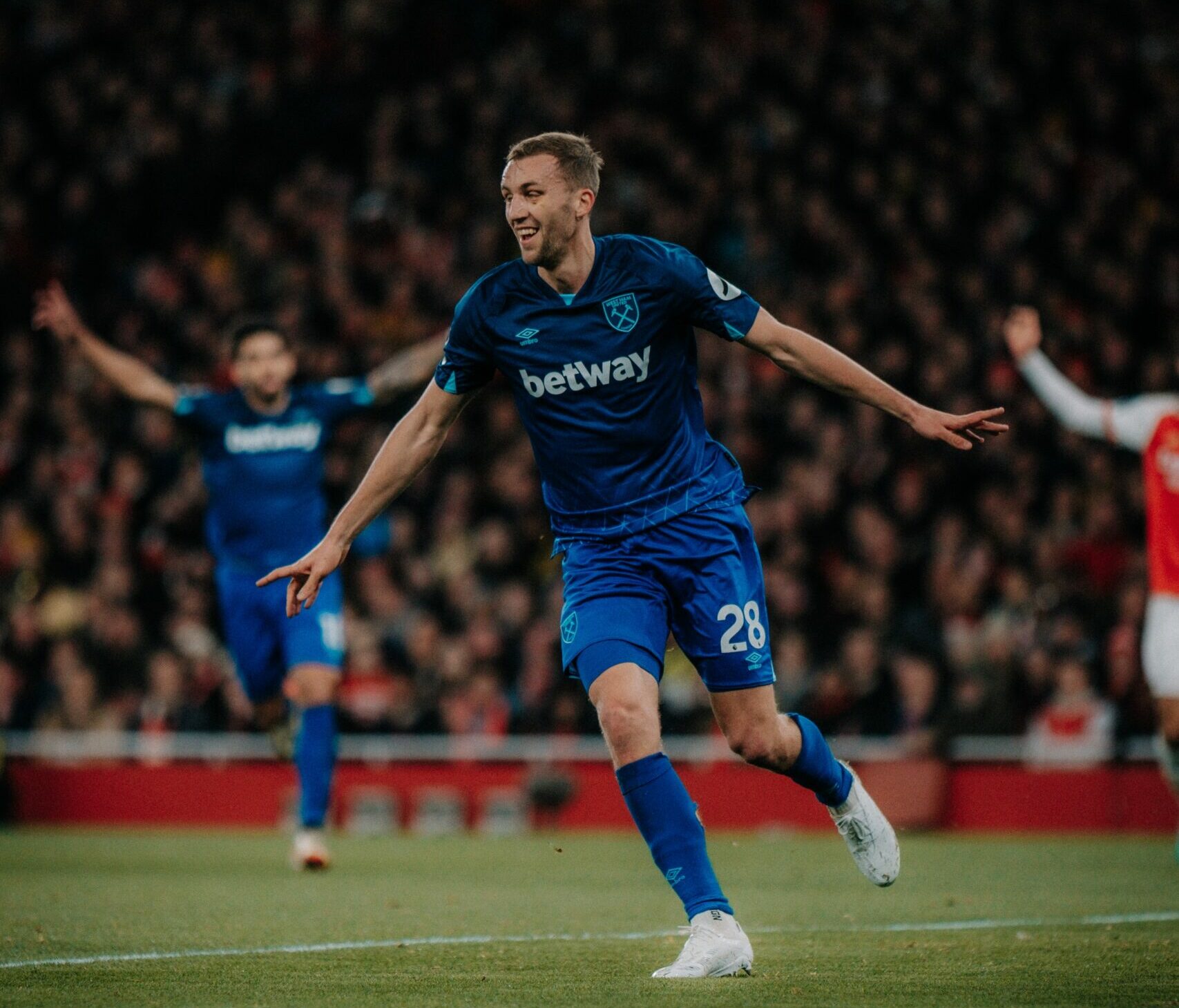 West Ham stun Arsenal at Emirates