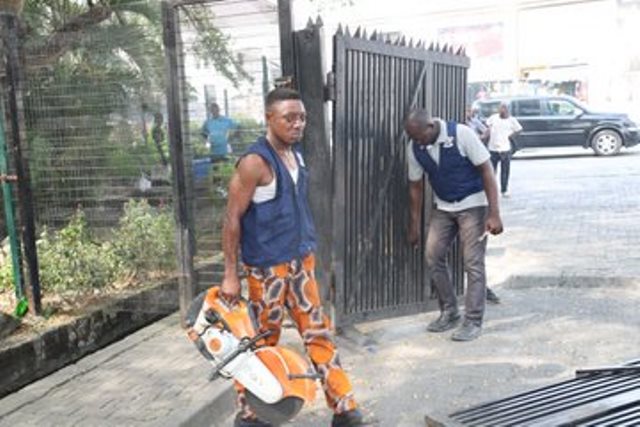 Lagos begins massive removal of illegal gated streets in Lekki