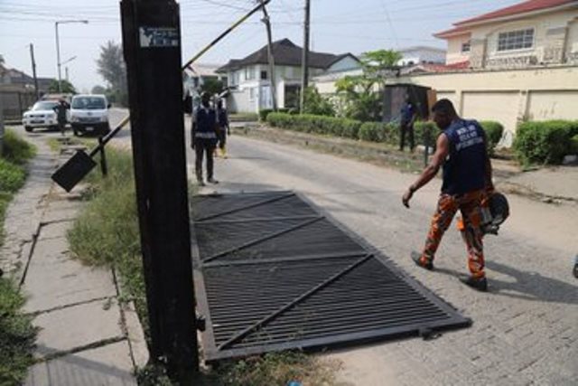 Lagos begins massive removal of illegal gated streets in Lekki