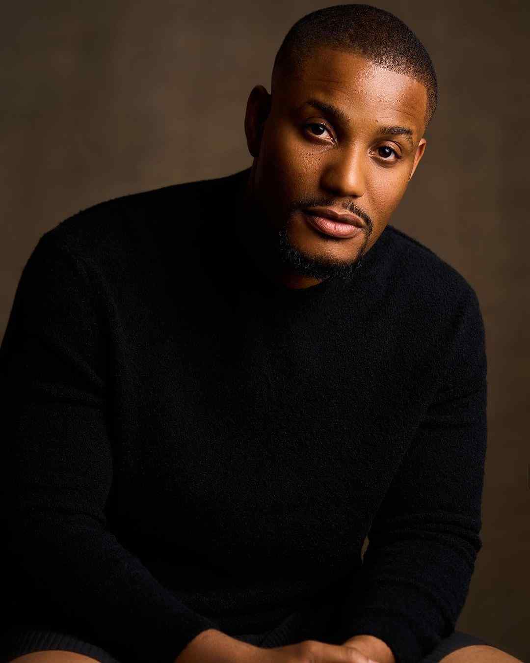 "I owe you a relationship picture next year" - Alex Okubo replies to fans