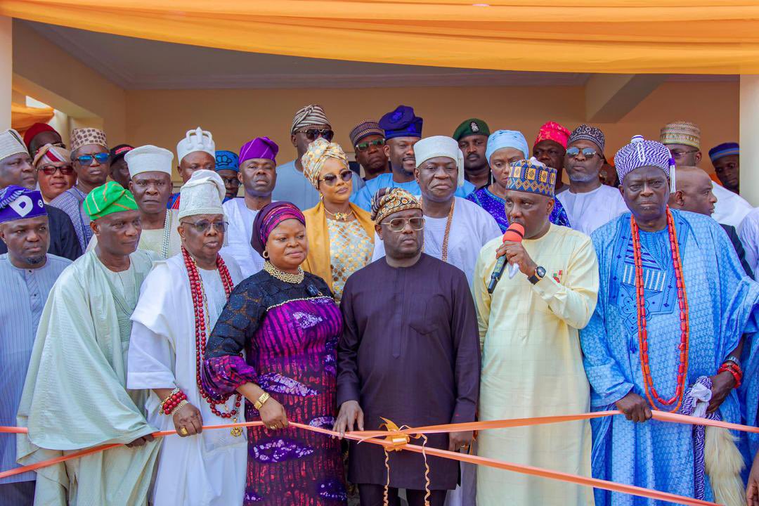 Reps Speaker Tajudeen Abass unveils 80-bed a fully equipped Mother and Child Centre delivered by OSSAP-SDGs at Imota community, Lagos State 