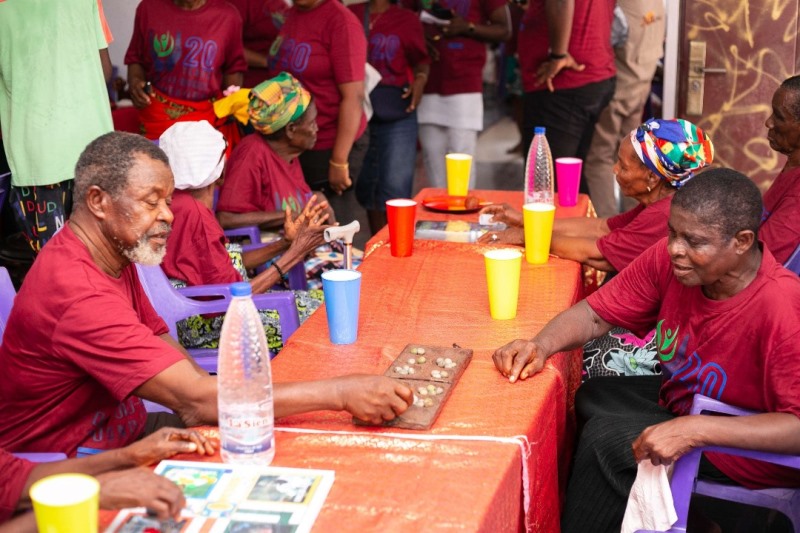 Lulu-Briggs Foundation celebrates Valentine's Day with elders