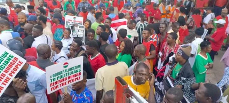 Hundreds of workers join NLC nationwide protest to express their displeasure over biting hardship in the country in Jos, Plateau State