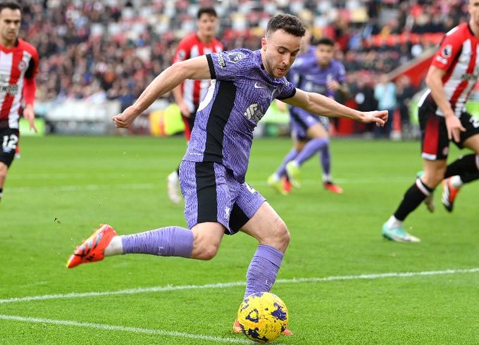 Liverpool stay on top after massive win at Brentford