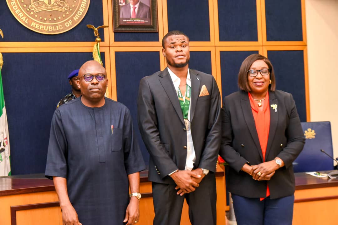 Governor Fubara rewards Super Eagles goalkeeper, Stanley Nwabali, members of Rivers Hoopers basketball team over their recent performances