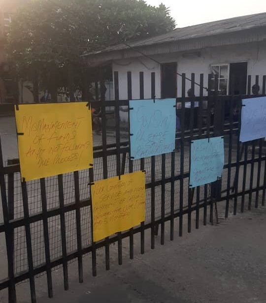 Staff of Rivers State Broadcasting Corporation, RSBC down tools over alleged mismanagement of the media outfit in Port Harcourt.