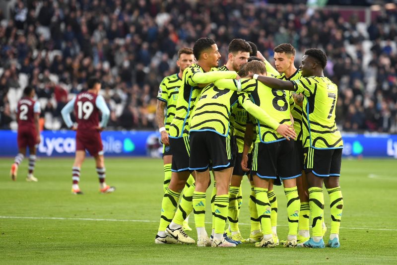 Arsenal demolish West Ham