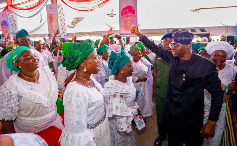 Sanwo-Olu splashes N750m on 15,000 Lagos traders