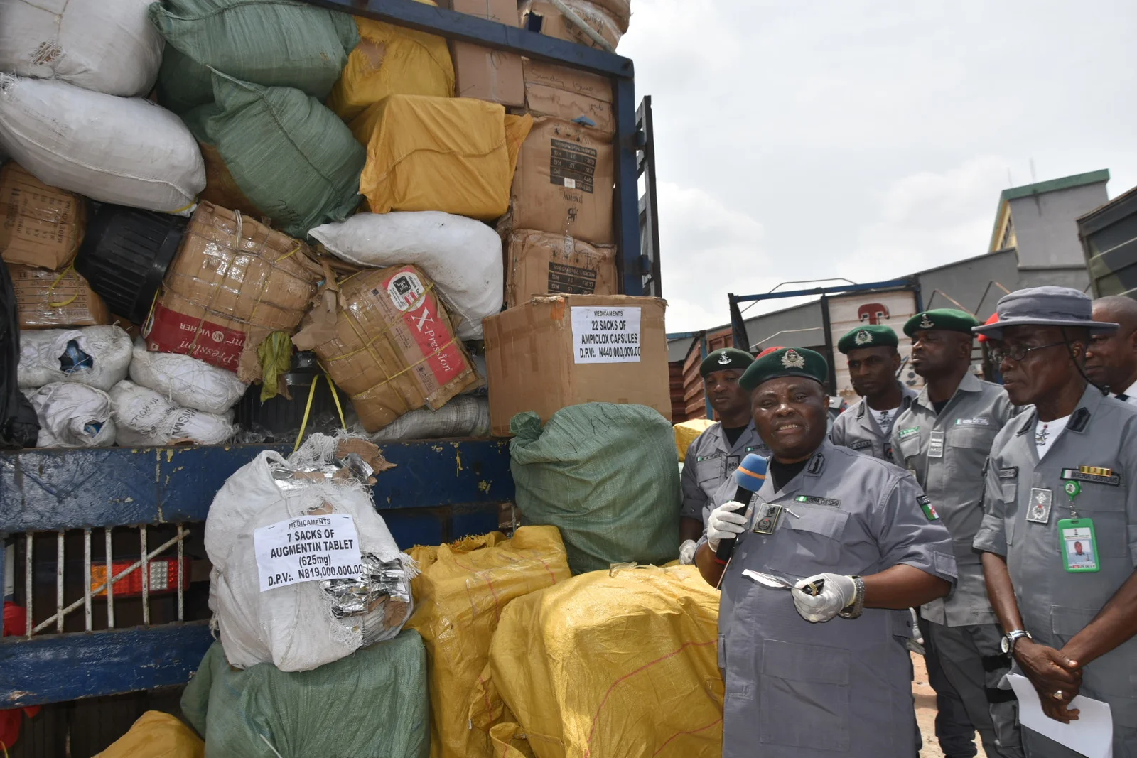 Nigeria Customs intercepts fake pharmaceuticals, mainly antibiotics packed in sacks with duty paid value of N1.4bn at Oyo-Osun Area Command.