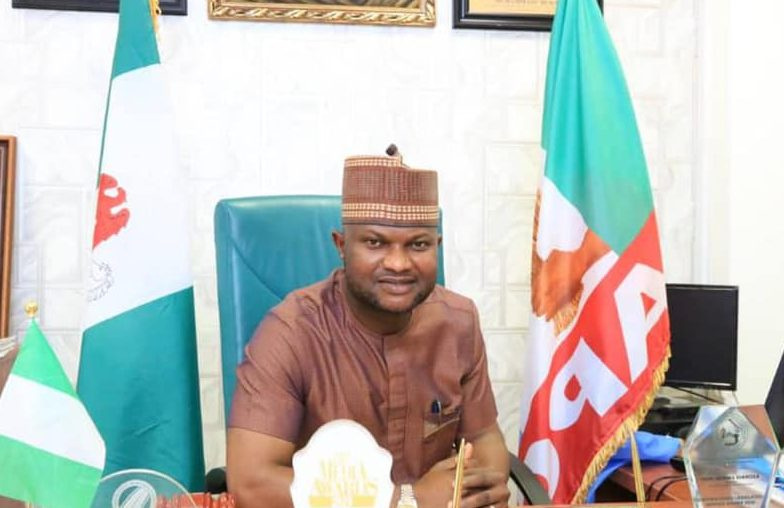 Edo Deputy Governor, Dennis Idahosa, mourns