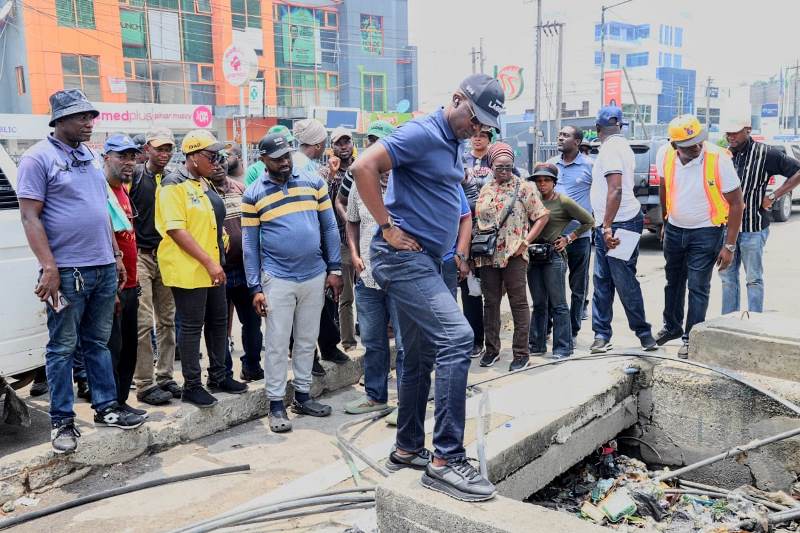 Lagos beginsdemolition of properties on drainage alignment in Apapa Monday