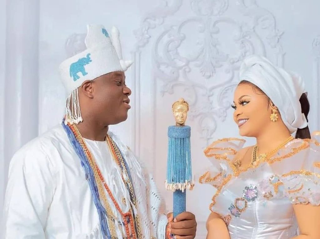 Ooni of Ife, Queen blessed with twins