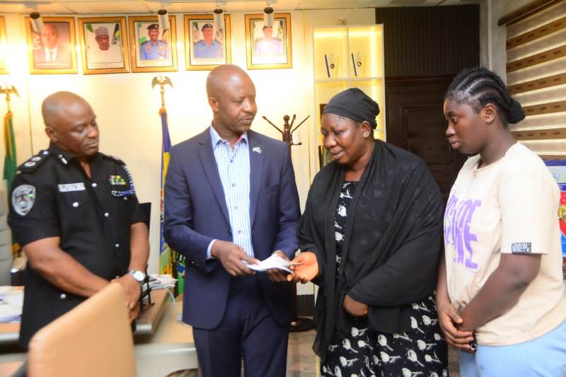 Fubara gifts widow of slain Inspector N20 million
