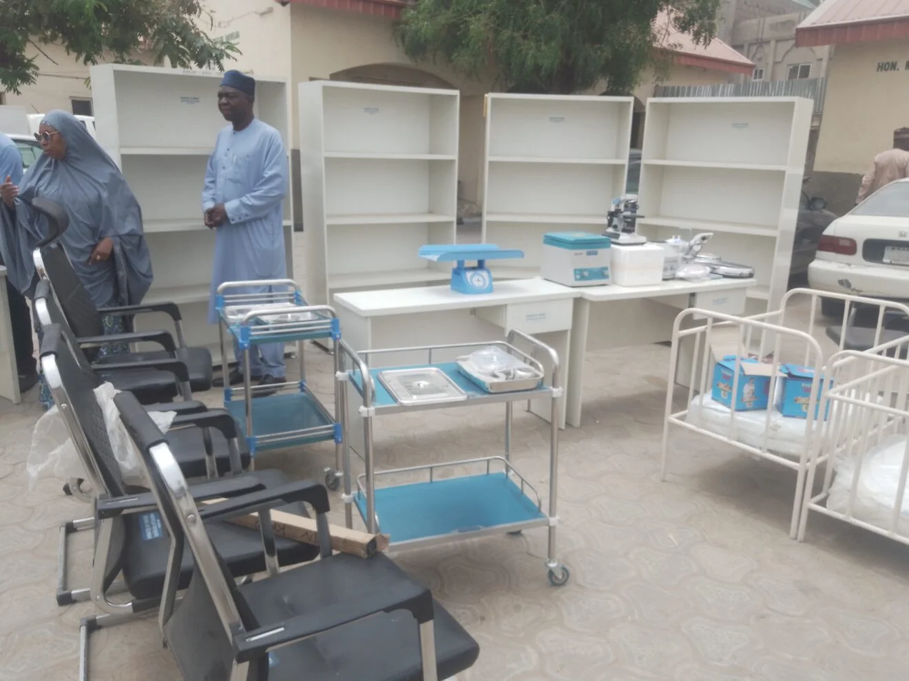UNICEF staff donate hospital equipment to Chiranchi Primary Healthcare Centre in Kumbotso Local Government Area of Kano state.