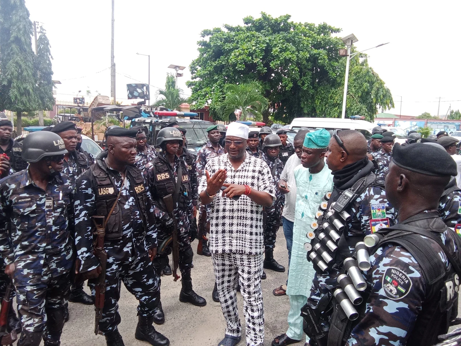 Ganiyu Egunjobi, Chairman of Agege Local Govt in Lagos issues five-day ultimatum to gave traders, scavengers, others to vacate railway lines
