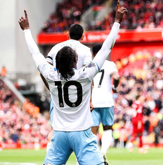 Liverpool crash to Palace