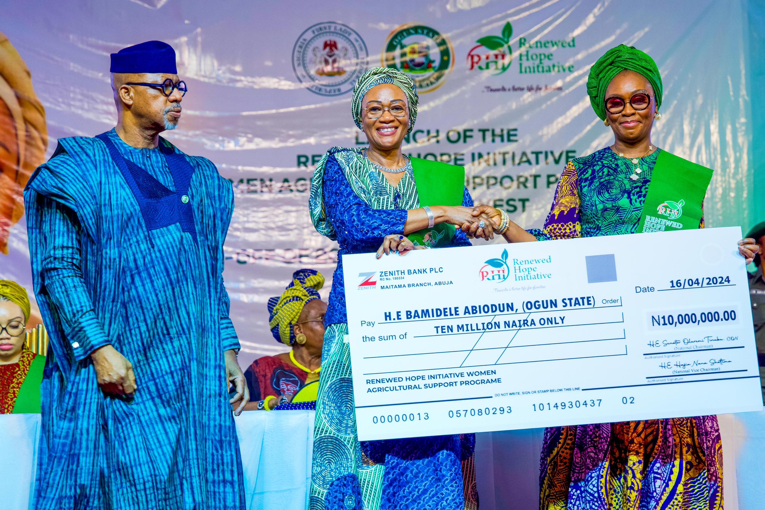 First Lady Oluremi Tinubu empowers 120 women farmers in South West with N60m as part of efforts to achieve food security in the country.