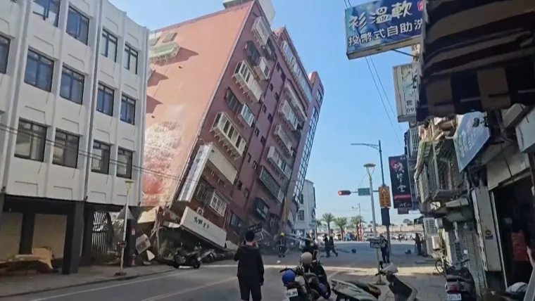 The death toll after a severe earthquake off the coast of Taiwan has risen to seven, the Central Emergency Operation Centre (CEOC) says