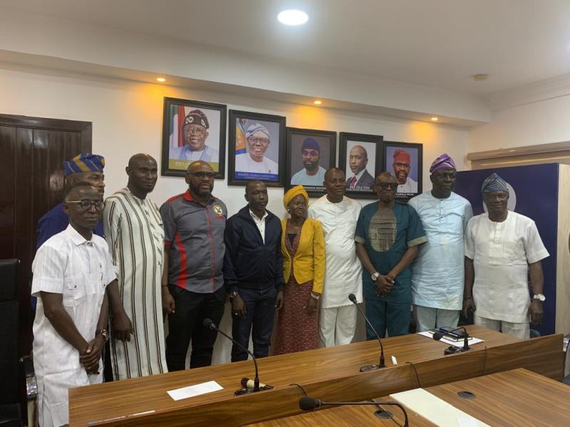 Lagos inaugurates removal of abandoned vehicles, park monitoring committees