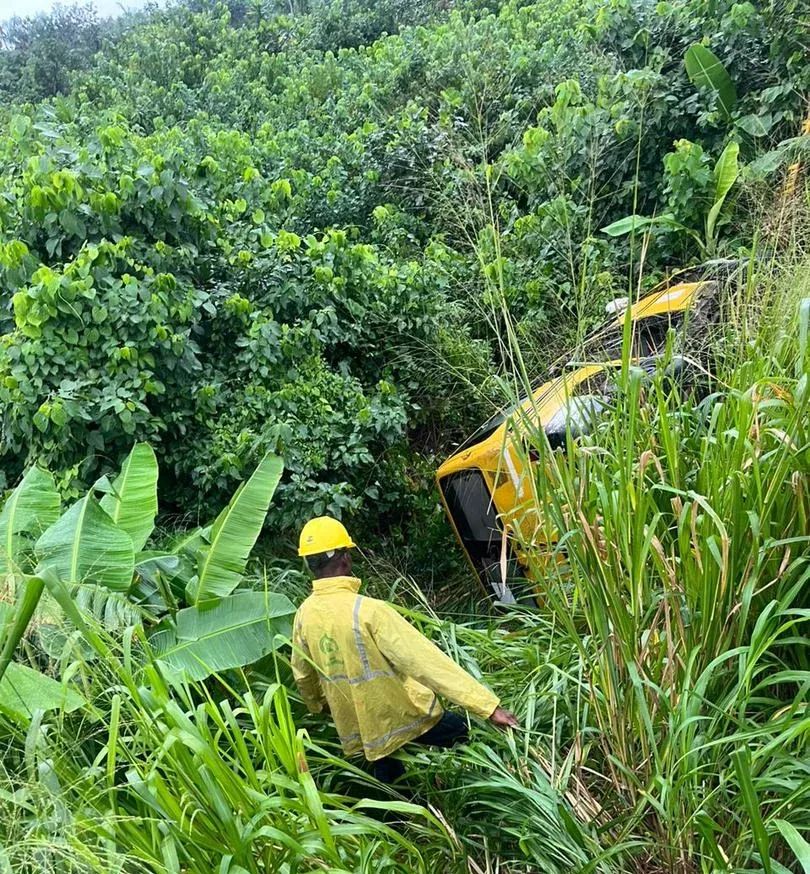 LASEMA rescues commercial bus alongside the driver who swerved into a ditch to avoid Lagos Vehicle Inspection Service (VIS) officials.