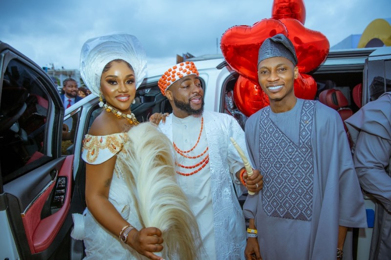 GAC Motor gifts Luxury GN8 MPV to Davido, wife as wedding gift