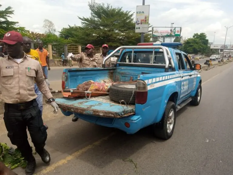 Truck crushes a yet-to-be-identified motorcyclist to death after dropping his children in school along Oda Road in Akure, Ondo State Capital