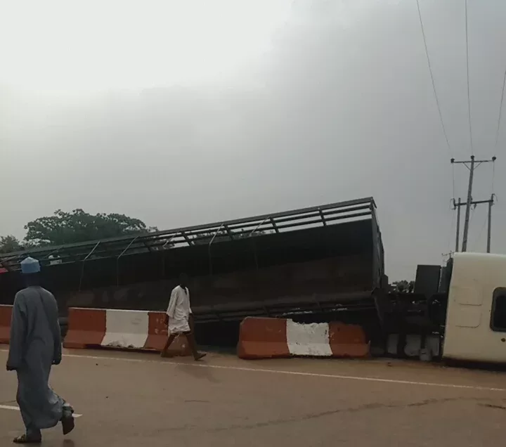 Truck crushes 14 people coming from Jumat prayer to death in Kano
